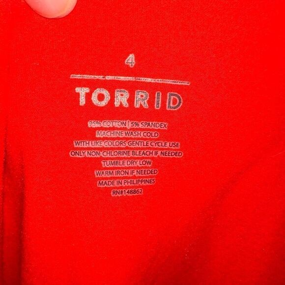 Torrid bright red v-neck size 4x knit sleeveless top - Picture 3 of 3